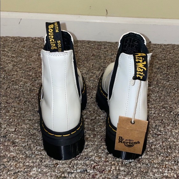 Unisex New Dr. Martens White Quad Smooth Leather Platform Chelsea Boots M4 W5 - Picture 6 of 10